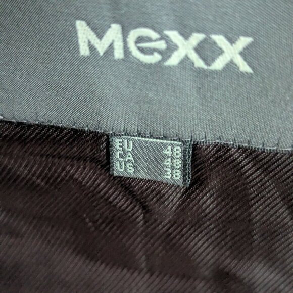 Men's Mexx Black & White Pinstripe 2 Piece Suit 38R- Like New - Picture 10 of 11